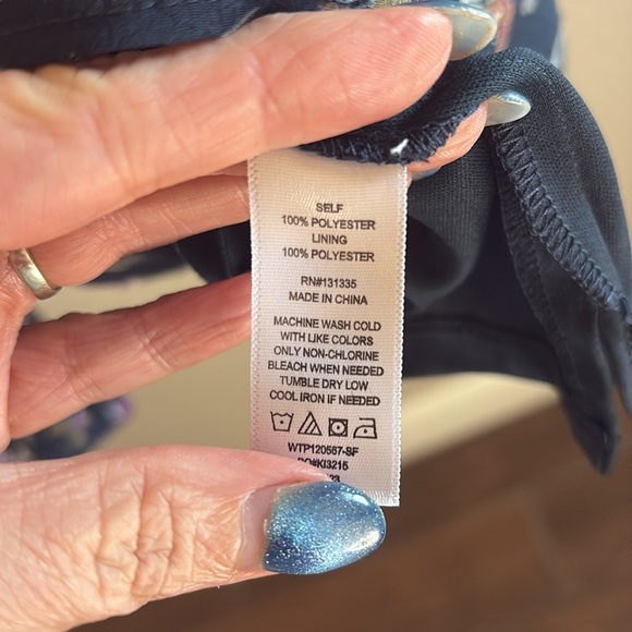 Nine Britton Floral Blouse/ Size medium/ NWT - Picture 9 of 9